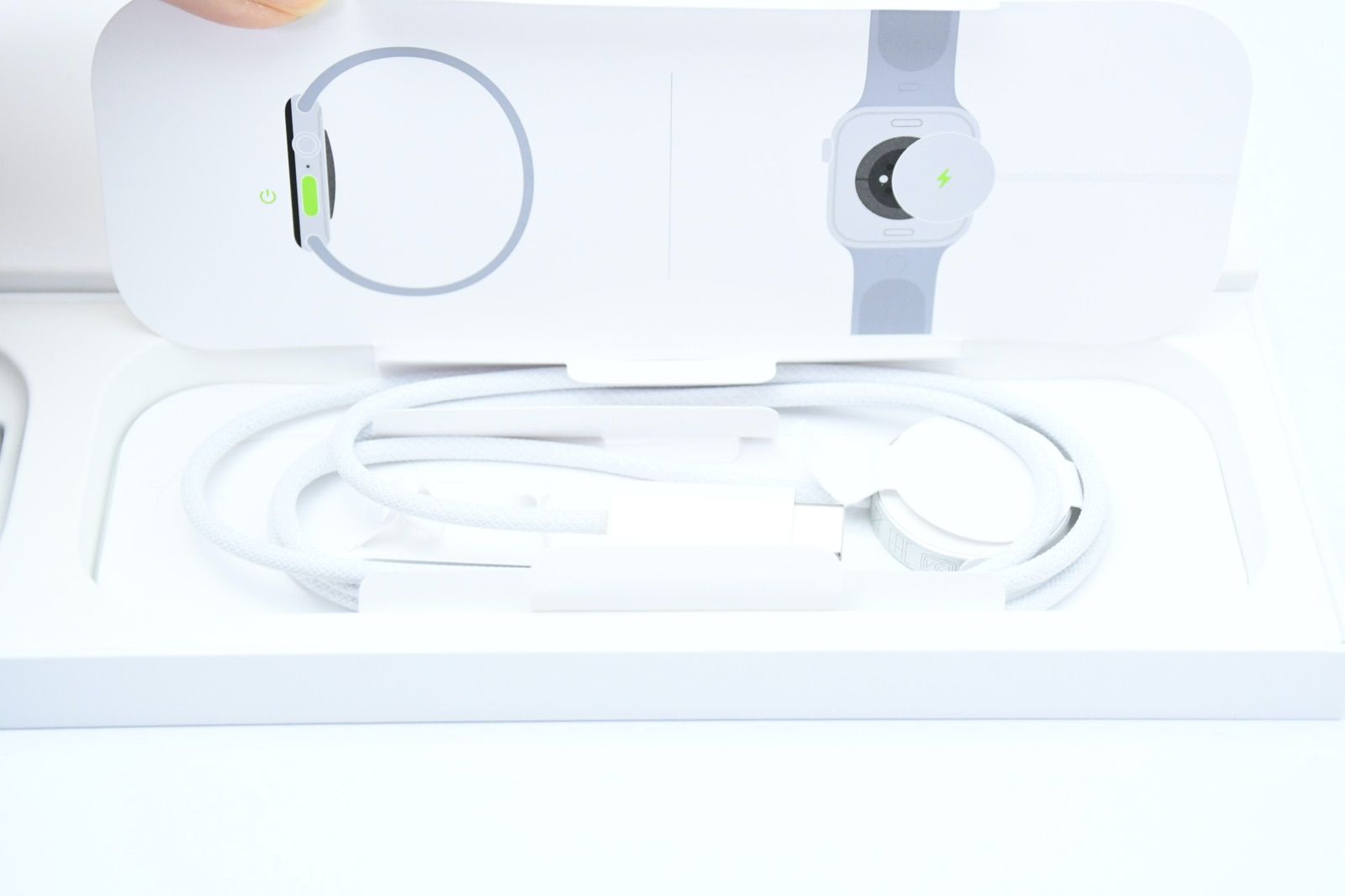 バッテリー最大容量 100％・未使用に近い】Apple Watch Series 10 GPS