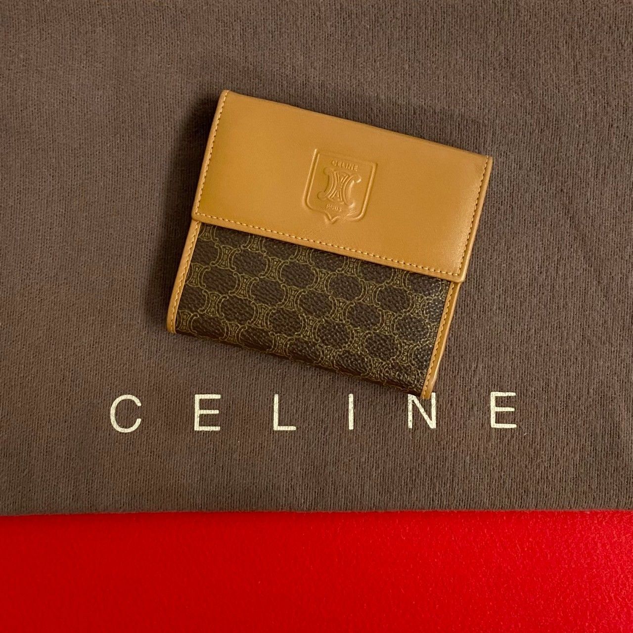 未使用保管品 希少品 CELINE セリーヌ マカダム ブラゾン トリオンフ 柄 レザー 二つ折り 財布 ミニ ウォレット ブラウン 茶 415711  - メルカリ