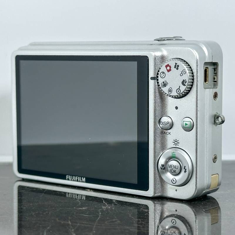 FUJIFILM　FinePix J150w動作確認済みコンデジ FUJIFILM フジフイルム FINEPIX J150W 動作確認済 デジカメ コンデジ