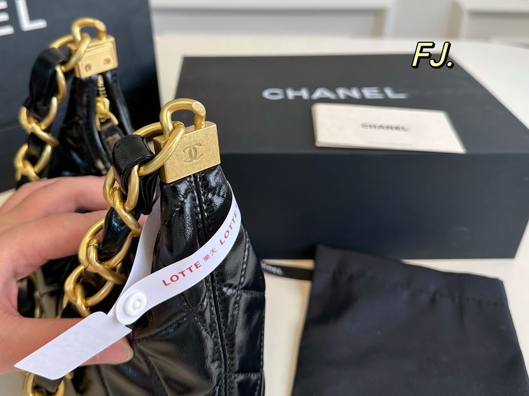 CHANELシャネル24 aオイルワックスレザー流浪ホボ脇バッグ