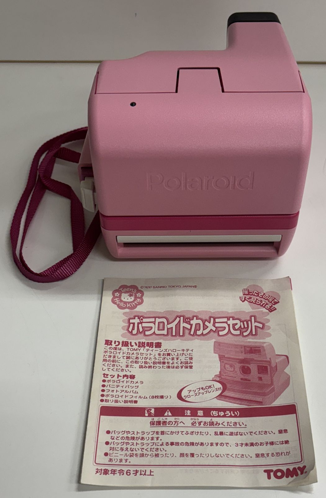 レトロ　キティちゃんポラロイドカメラ　ポーチ＆取扱い説明書付き レトロ キティちゃんポラロイドカメラ ポーチ＆取扱い説明書付き