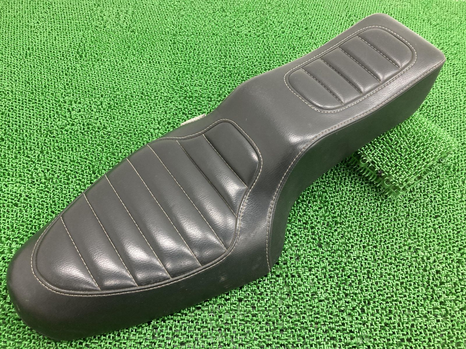 イージーライダース製XLH シート 社外 中古 バイク 部品 ハーレー XL 