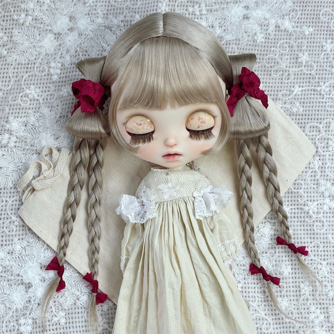 ぬいぐるみ/人形 ブライス ウィッグ モヘアウィッグ 海外作家 魔女 三