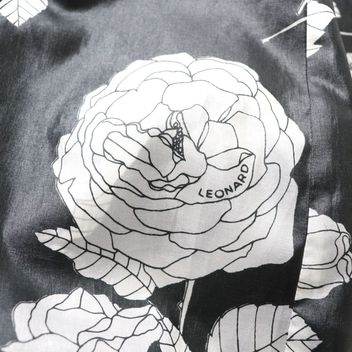 極美品★LEONARD FASHION レオナール ファッション 花柄 シェルボタン付 比翼仕立て スプリングコート レディース 黒×白 9AR 日本製 h07-st30324-961