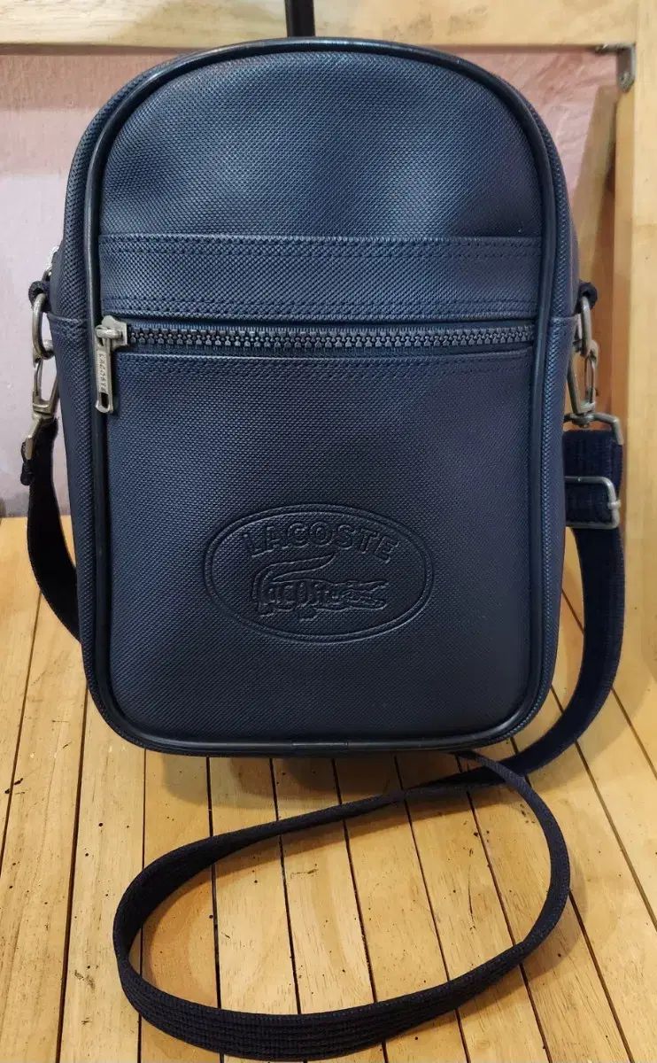 LACOSTE(ラコステ) ショルダーバッグ (ネイビー)