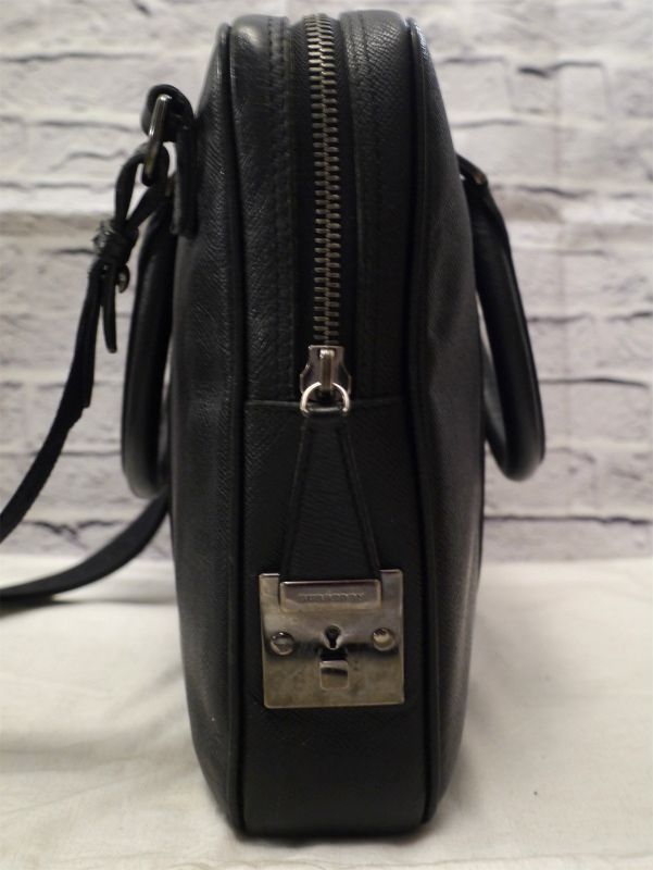 BURBERRY A4収納可　ビジネス ハンドバッグ サフィアーノレザー 黒 BURBERRY A4収納可 ビジネス ハンドバッグ サフィアーノレザー 黒