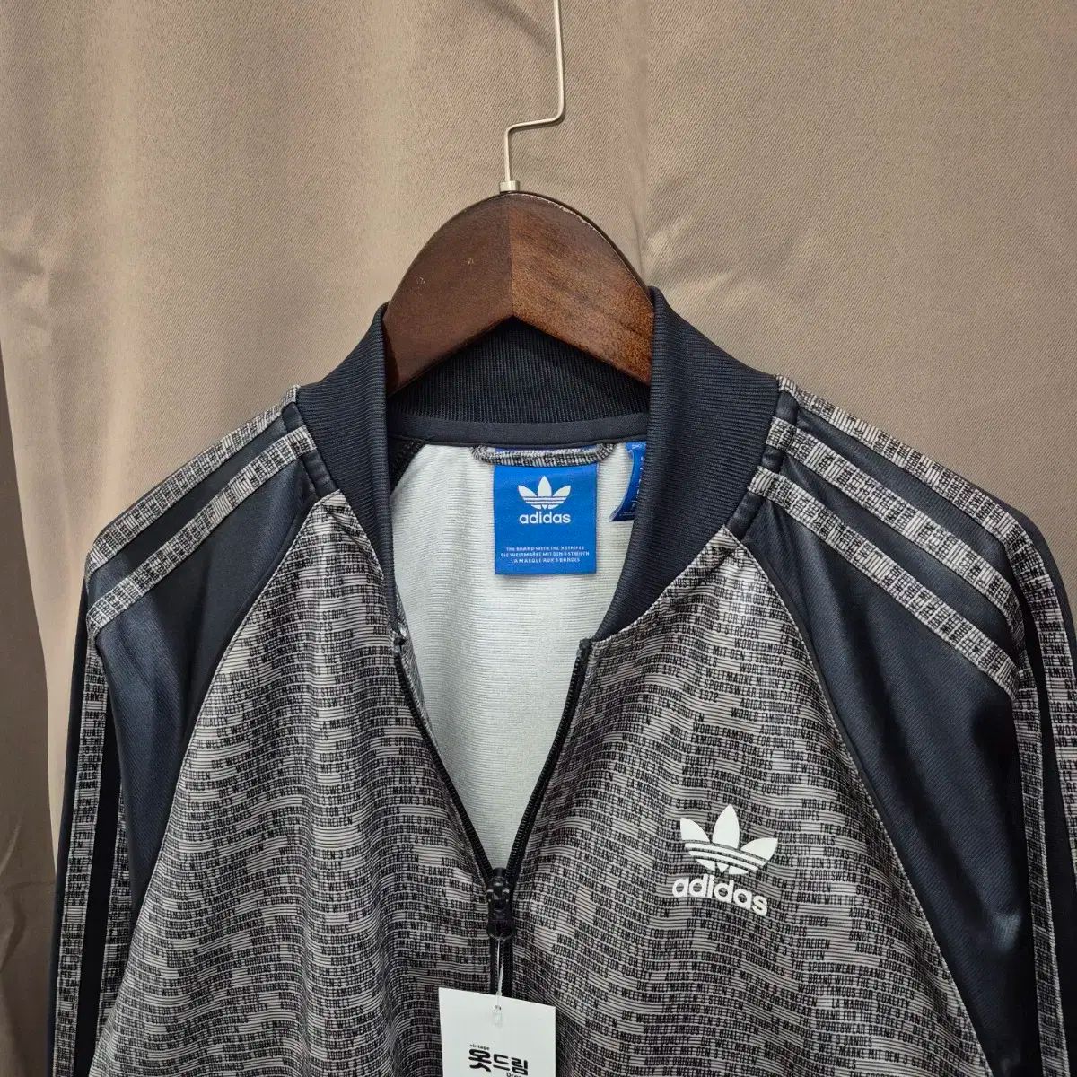 adidas アディダス レタリングパターン プリンティング ジャージ 90