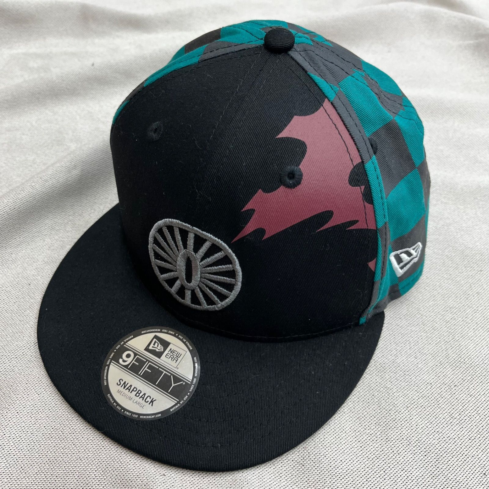 鬼滅の刃　コラボ帽子　新品未使用 未使用に近い】NEW ERA 鬼滅の刃 コラボ キャップ メンズ 竈門炭治郎