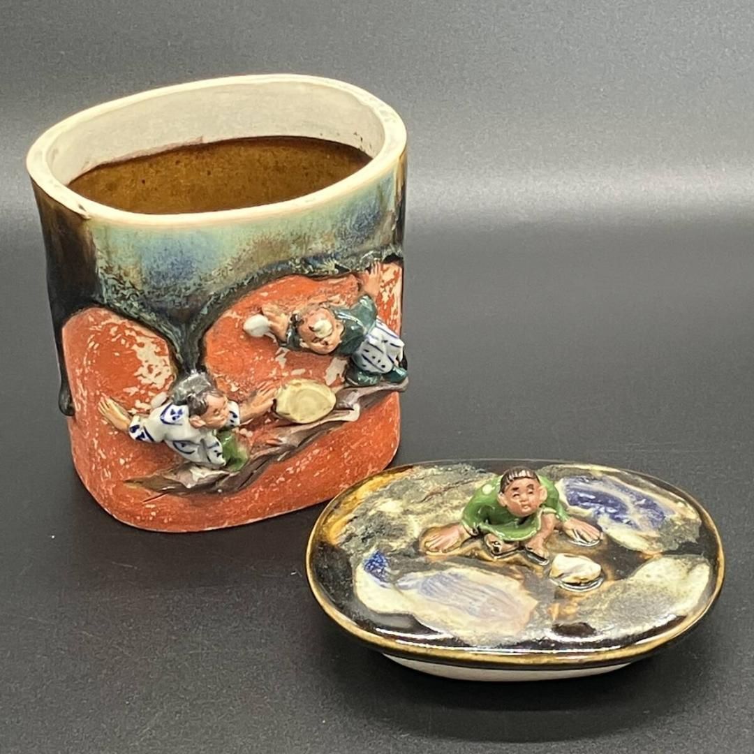 隅田焼　蓋物　井上良斎　高浮彫 人物文 水指 時代物 骨董品 古美術品　署名あり 隅田焼 蓋物 名工 井上良斎 幻の東京焼 高浮彫 人物文 水指