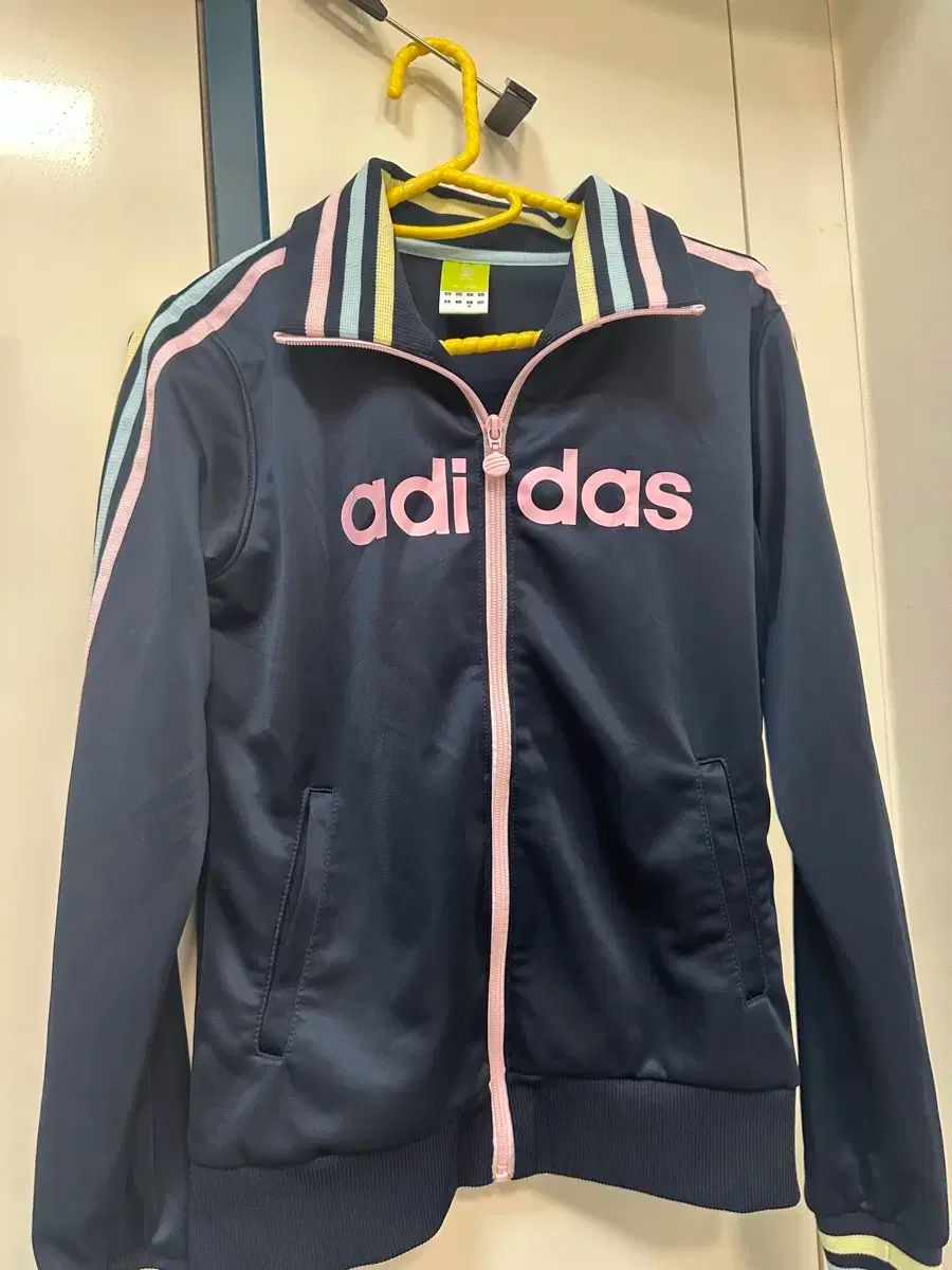 ベベ グピアーポートシティ人里湖 スポーティヒップ adidas アディダス ネオラベル コットンキャンディー ジャージ