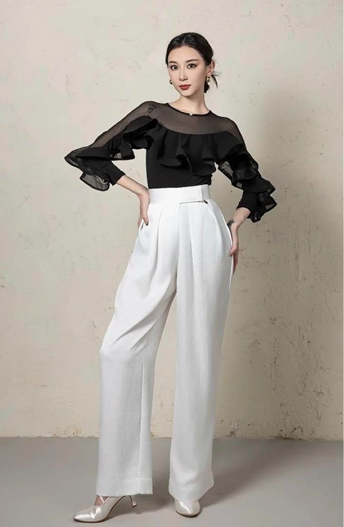 フリルパール付きトップス