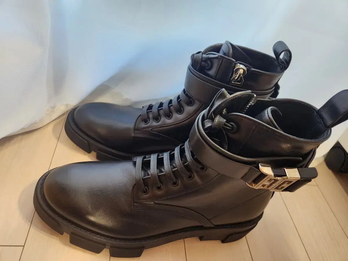 GIVENCHY4Gバックルブーツ