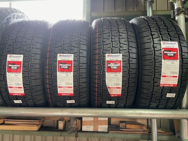 在庫有り BFグッドリッチ ラジアルT|A 235|60R15 ホワイトレター 20 造 タイヤ4本セット アストロ C-1500 などに