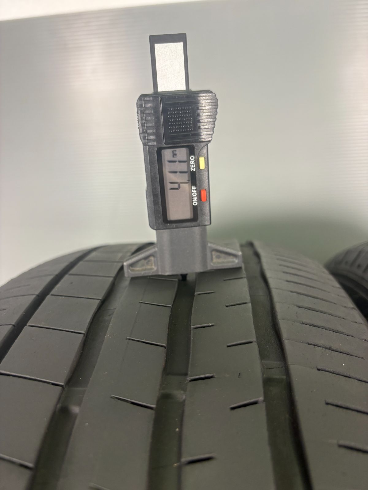 フローのある 225 60R18 ダンロップ VE304 製 2本 夏タイヤ ノーマル TA679 思い出の品