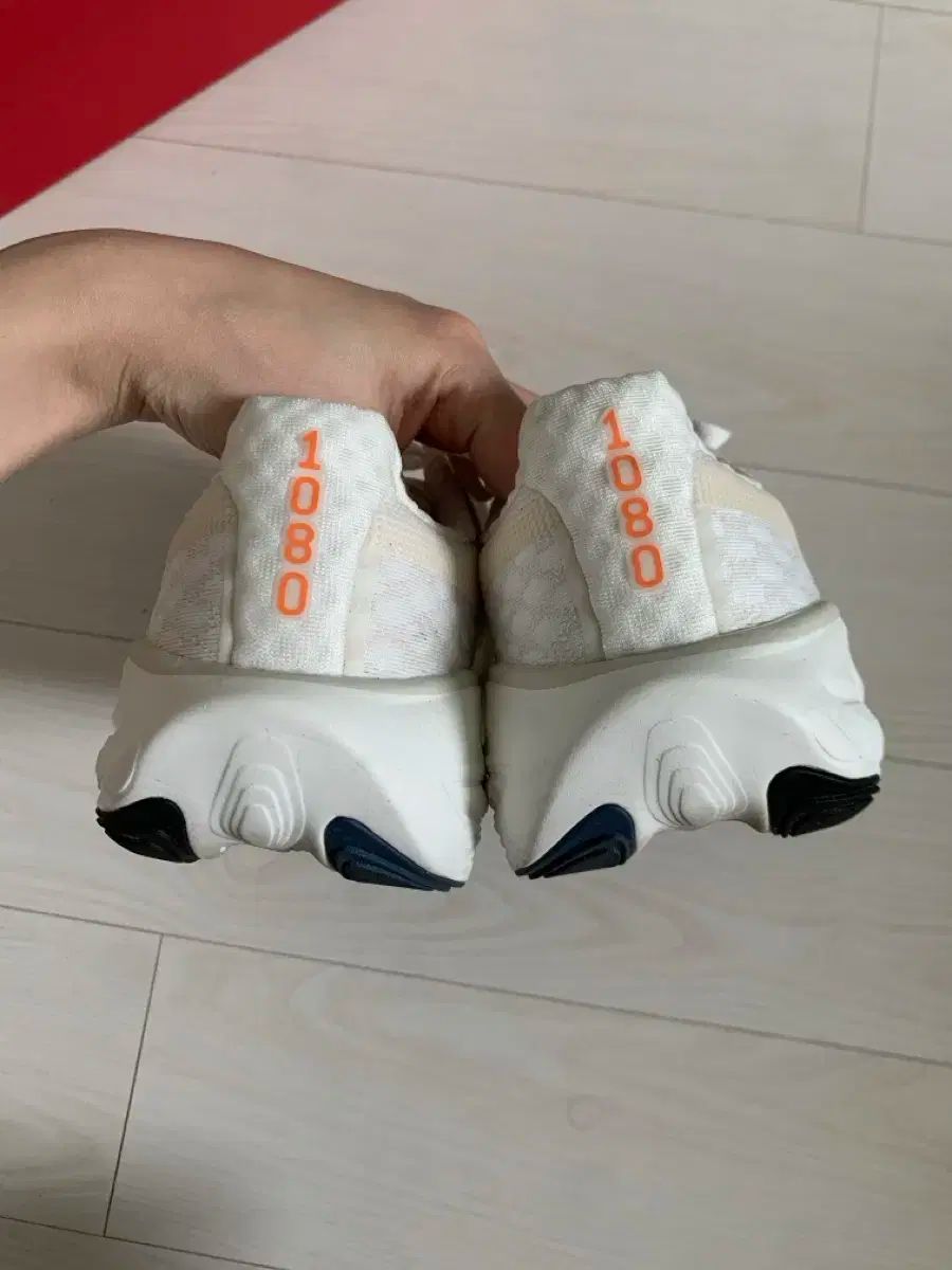 かっこいいですよね New Balance ニューバランス ランニングシューズ 1080v14 白 245 S レベル HRDEVELOPMENT_JP