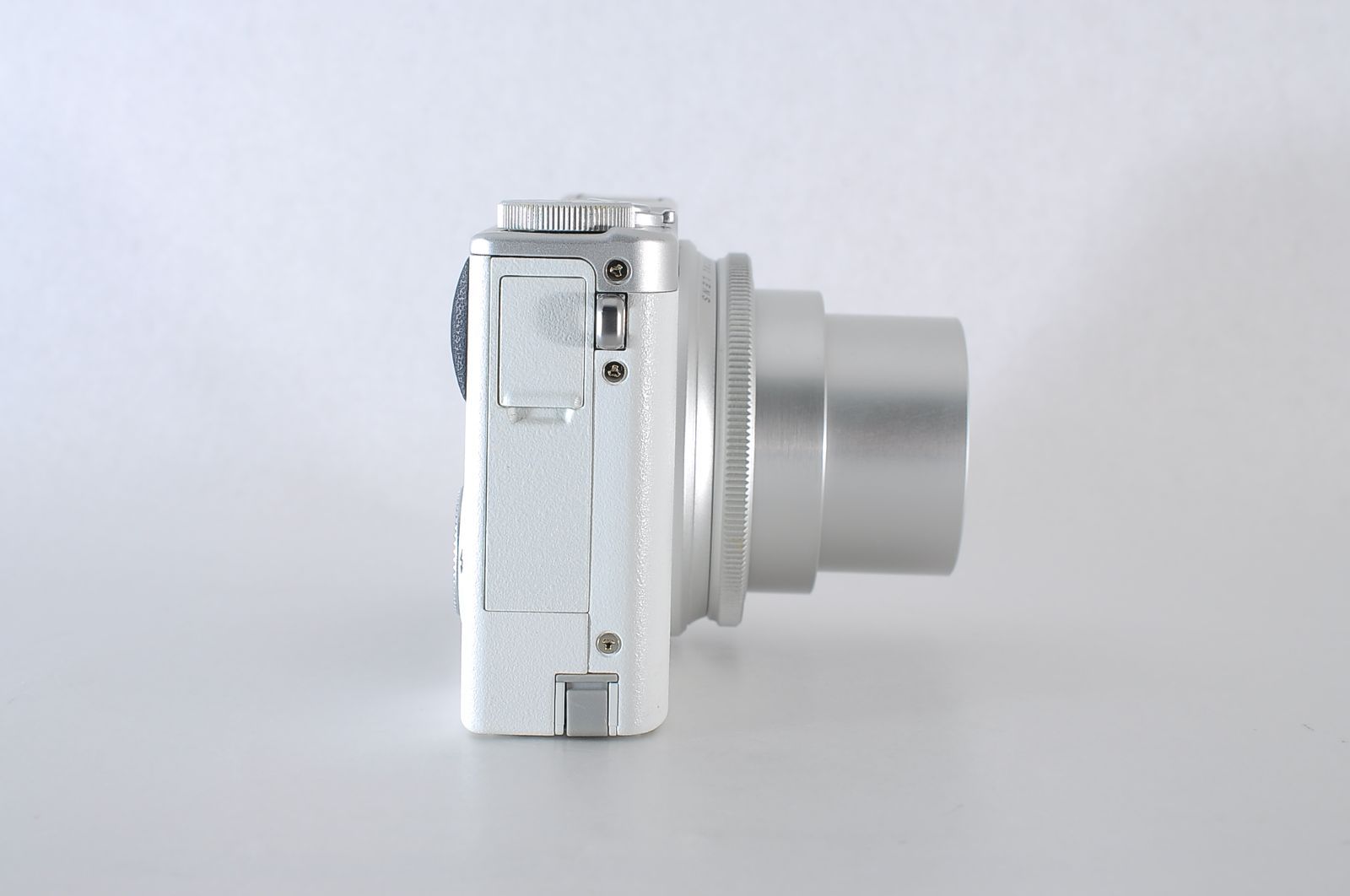 【中古品】FUJIFILM デジタルカメラ XQ2 シルバー XQ2S(中古品) 富士フイルム FUJI FILM XQ2 SILVER 中古品 中古】FUJIFILM XQ2 (1200