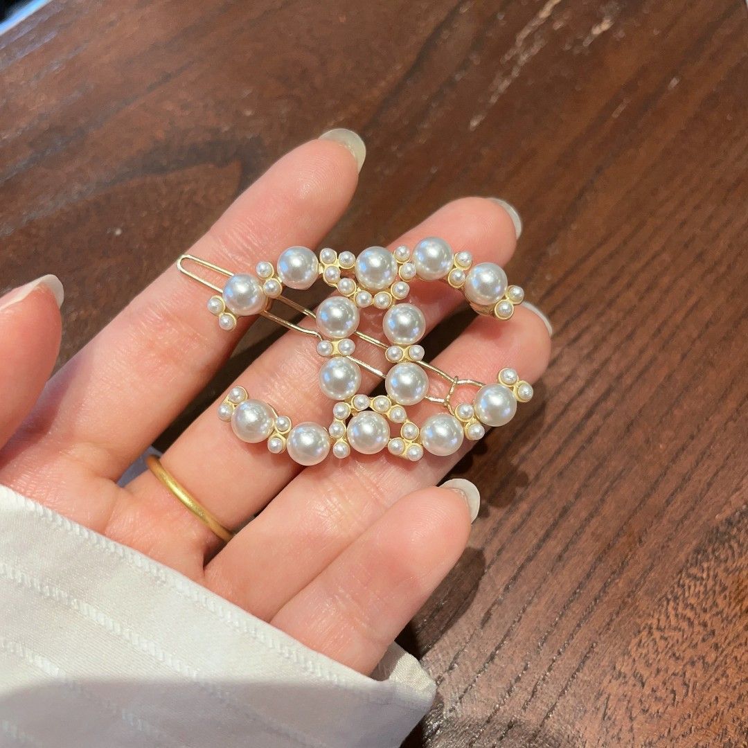 今日特価】Chanel シャネル 新デザイン ヘアピン 入荷? - メルカリ