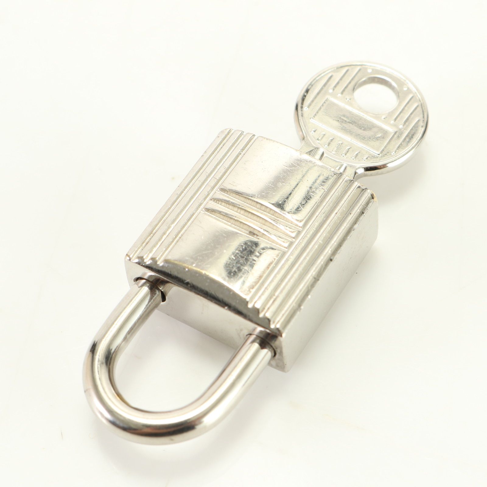 エルメス HERMES カデナ 鍵 錠 キー付き114番 銀色　シルバーカラー エルメス HERMES カデナ 鍵 錠 キー付き114番 銀色シルバーカラー