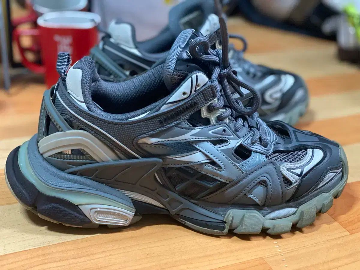 BALENCIAGA バレンシアガ トラック 2