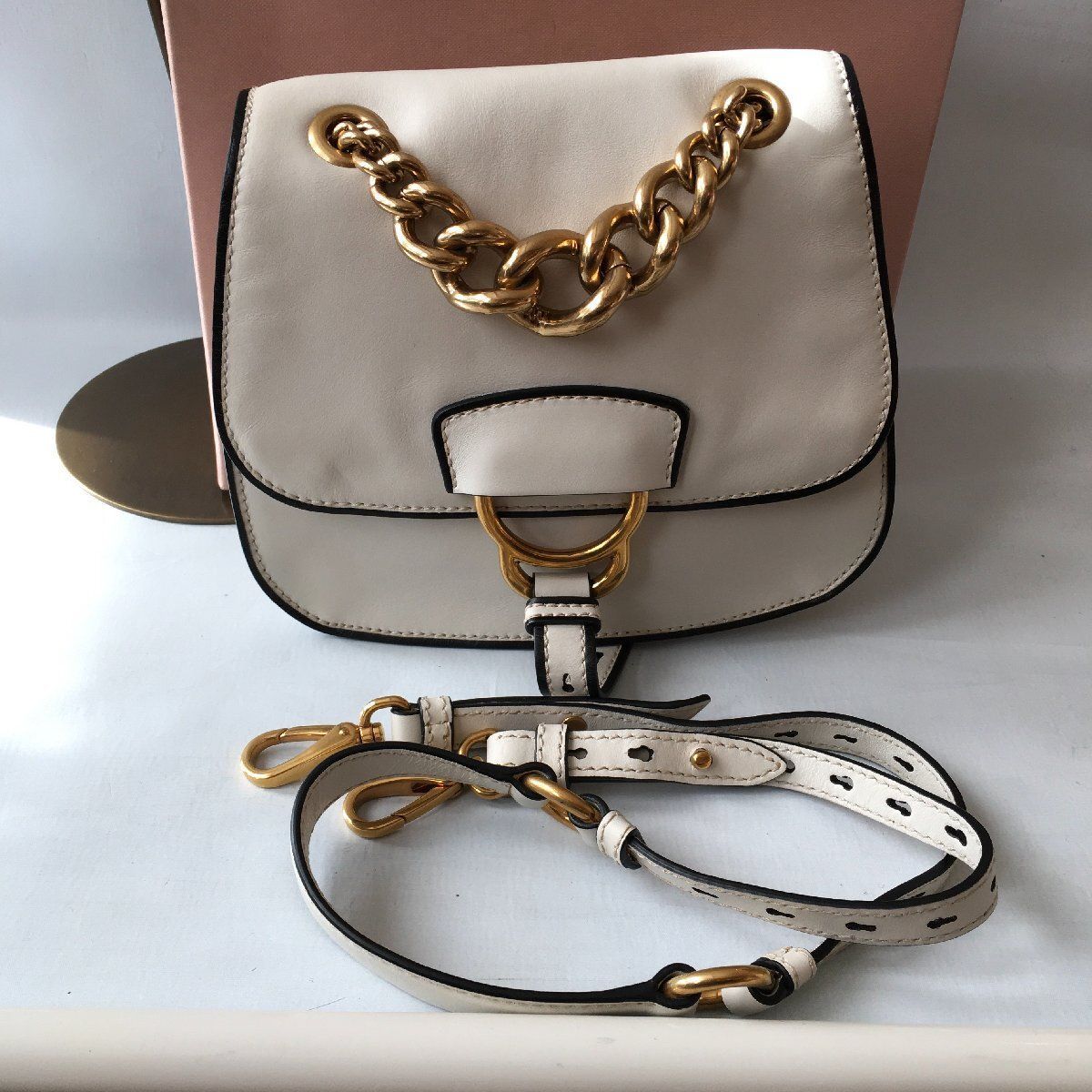 美品 miu miu ミュウミュウ ダリア レザー ショルダー バッグ - メルカリ