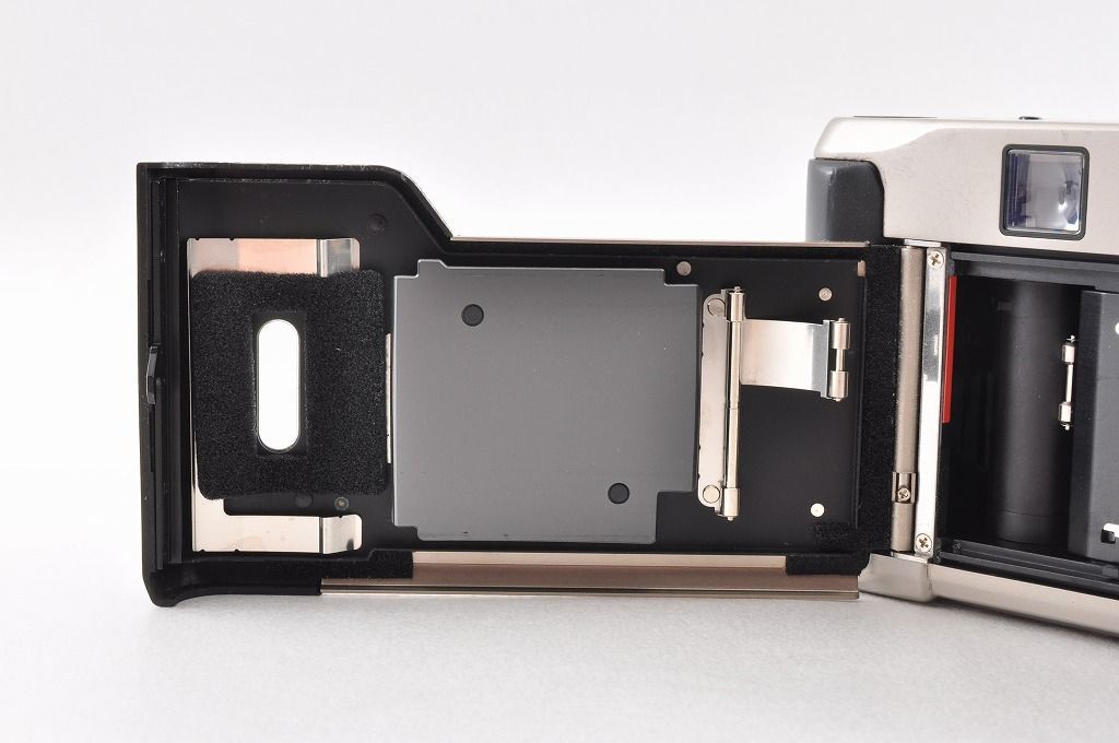 シルバー コンパクトフィルムカメラ