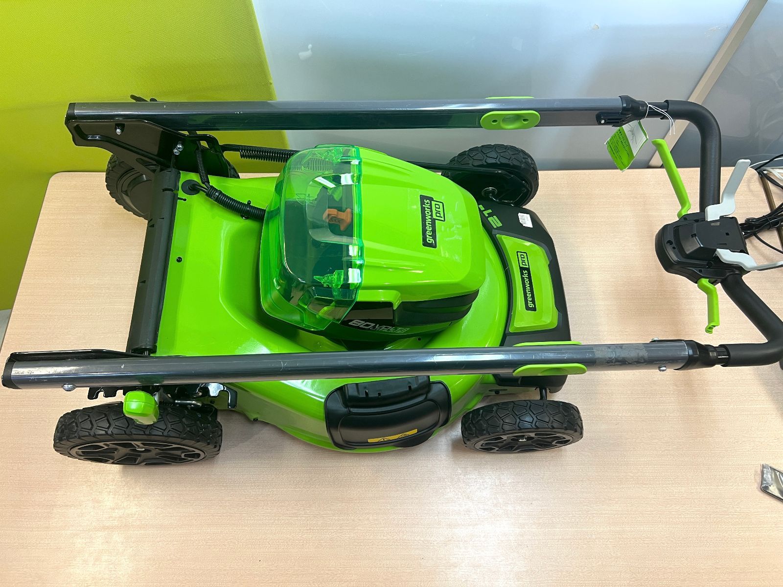 展示未使用 greenworks LMB455 自走式 芝刈機 芝刈り機 電動 80V 展示未使用 greenworks LMB455 自走式 芝刈機 芝刈り機 電動 80V