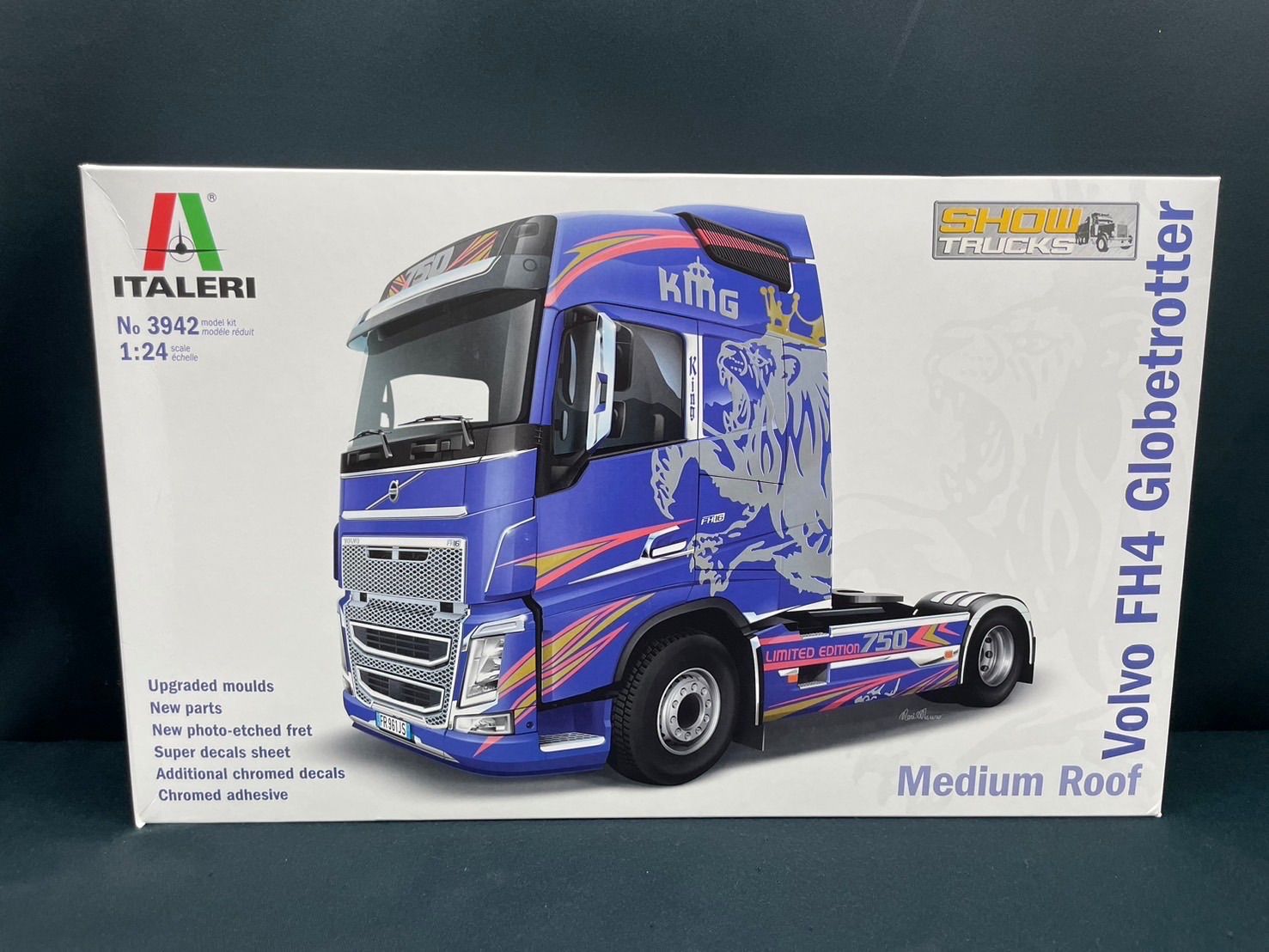 IT3942 1/24 ボルボ FH4 グローブ・トロッター ミディアムルーフ