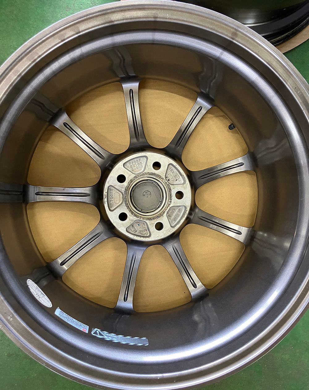 中古美品 4本 エンケイ PF09 18インチ 8J 50 PCD112 5穴 ENKEI 軽量