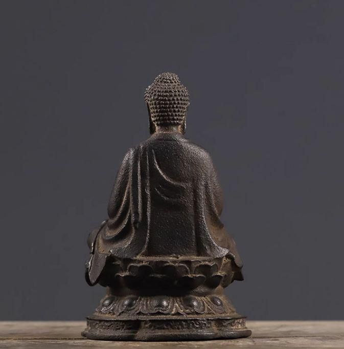 鉄製 蓮華座釈迦像 仏教美術 装飾品 工芸品 美術品 置物 - メルカリ