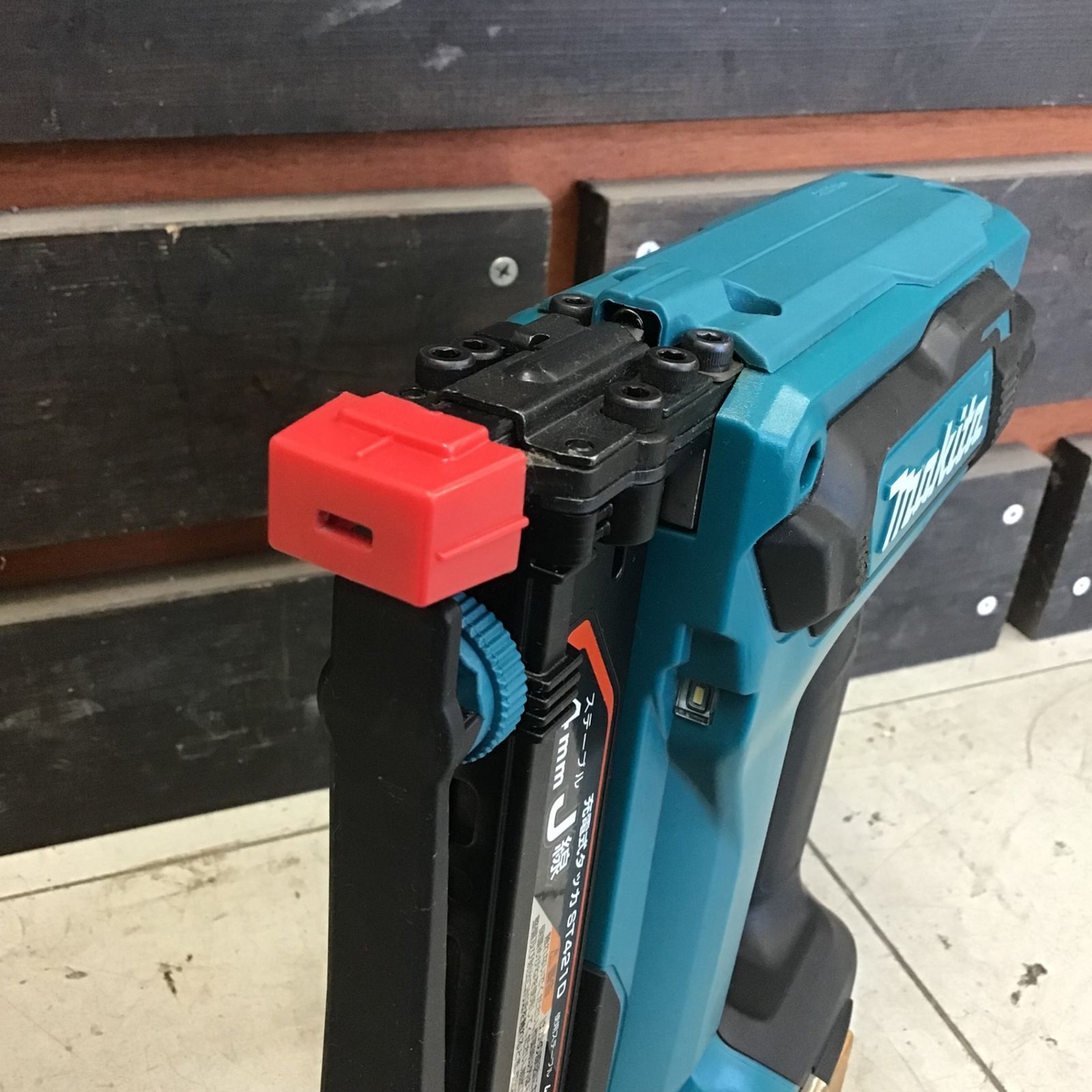 中古品】 マキタ/makita コードレスタッカー ST421DZ 【鴻巣店 