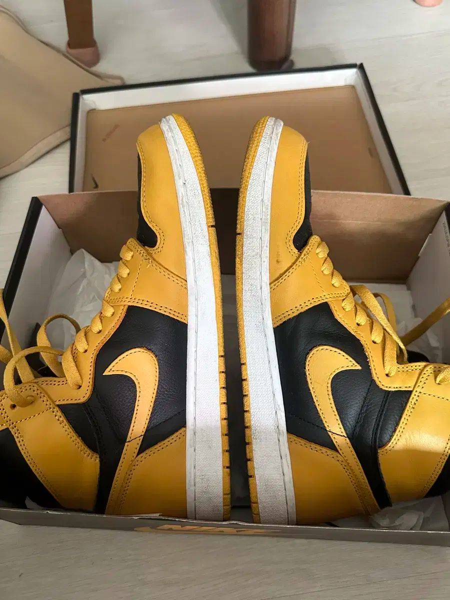 NIKE ナイキ エア ジョーダン 1 ハイ イエロー 黒 280