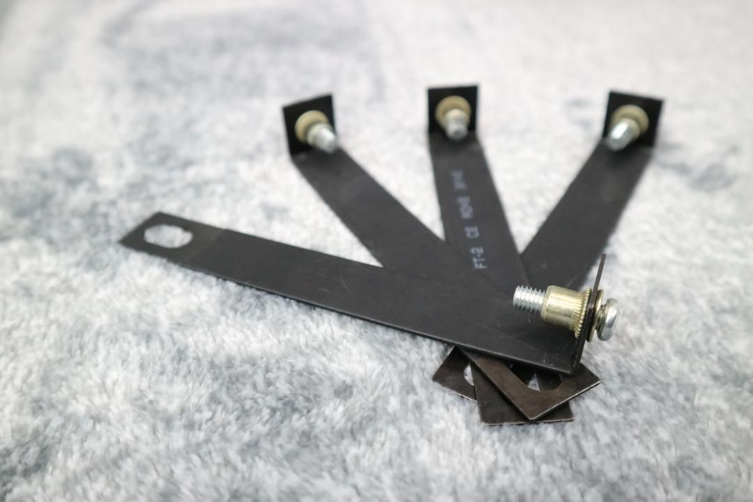 汎用 小型 アンダーカウル 黒 ABS製 + 汎用ステー 付き - メルカリ