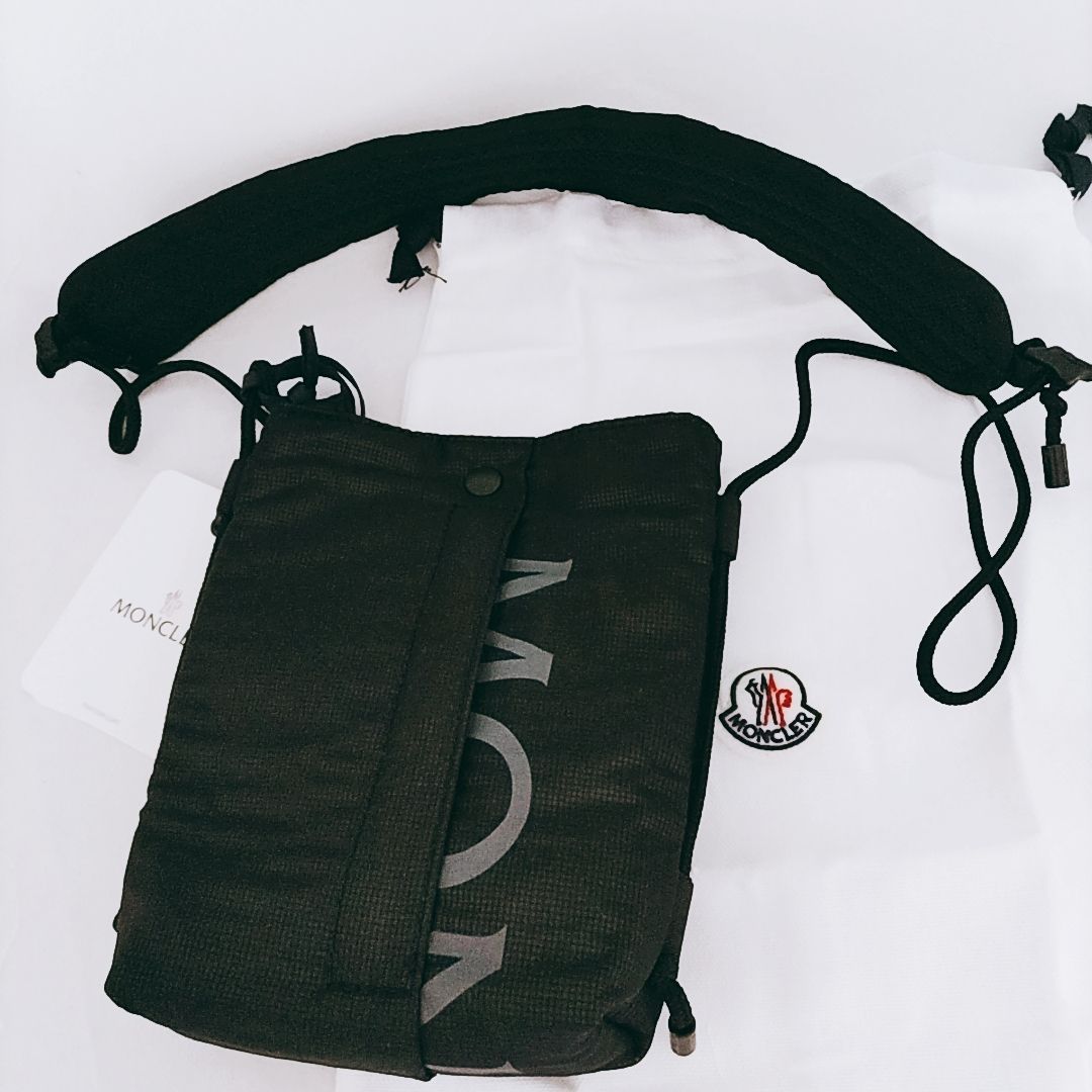 新品未使用】MONCLER リップストップ メッセンジャーバッグ - メルカリ