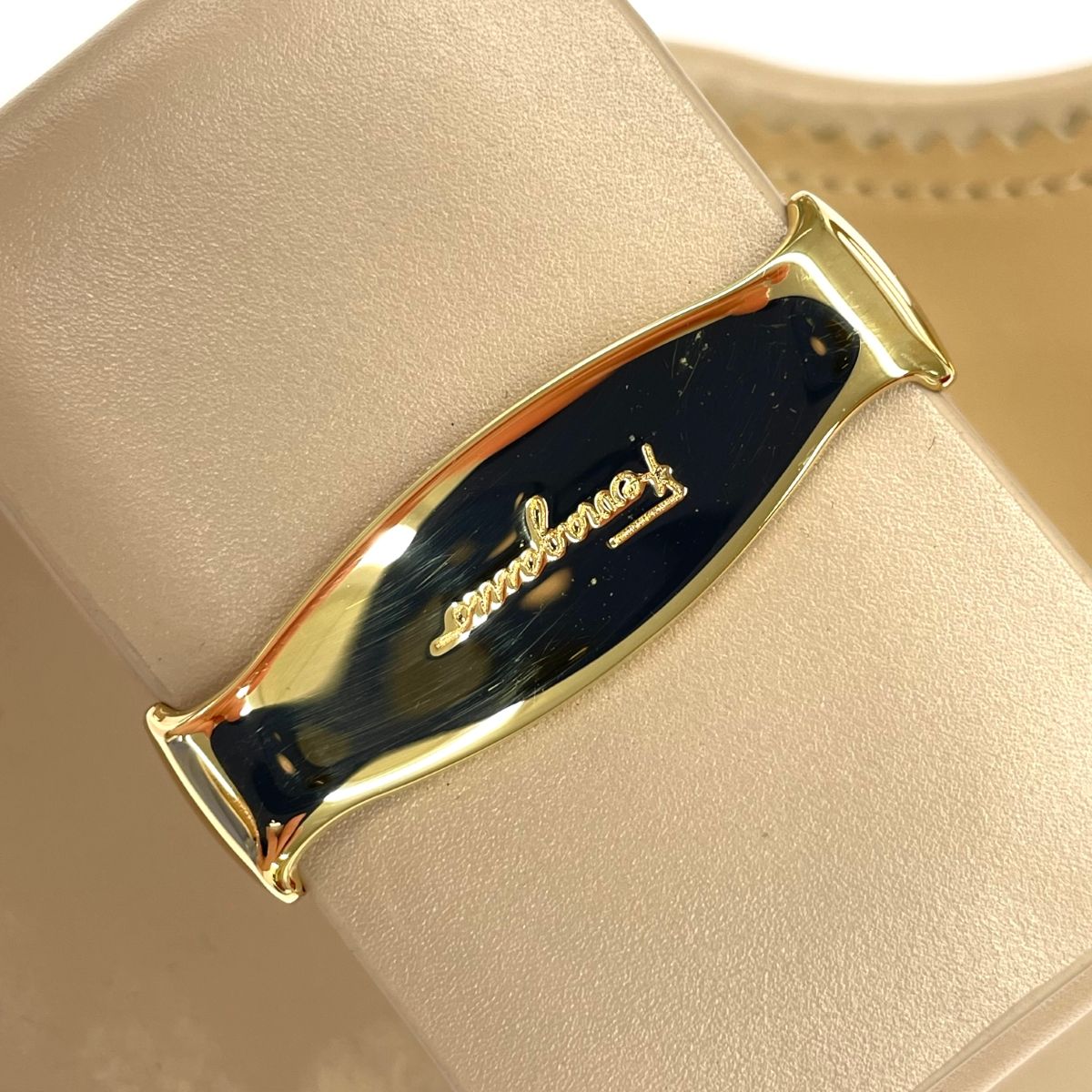 ベージュ レディース