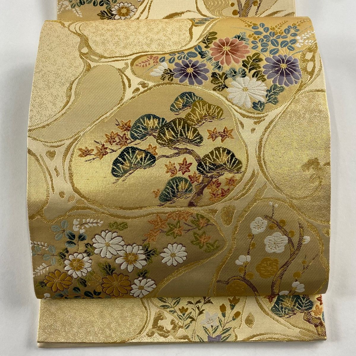 新春初売り 刺繍 松梅 秋草 秀品 美品 袋帯 金糸 【中古 正絹 六通 ベージュ 着物・浴衣