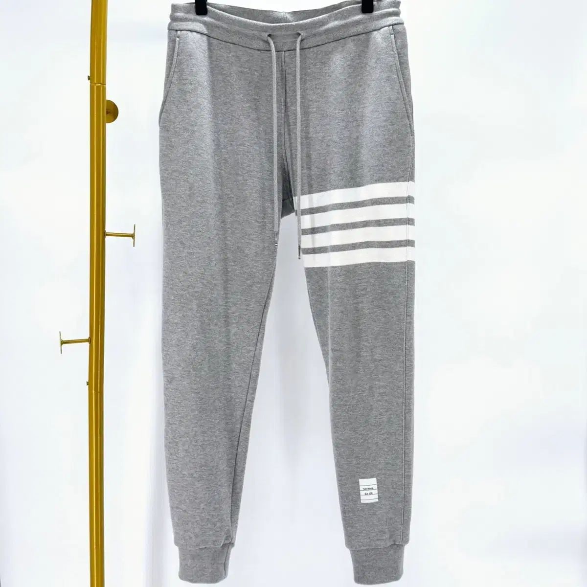 38 サイズ Thom Browne トム ブラウン 斜めアームバンド レディース ジョガーパンツ グレー