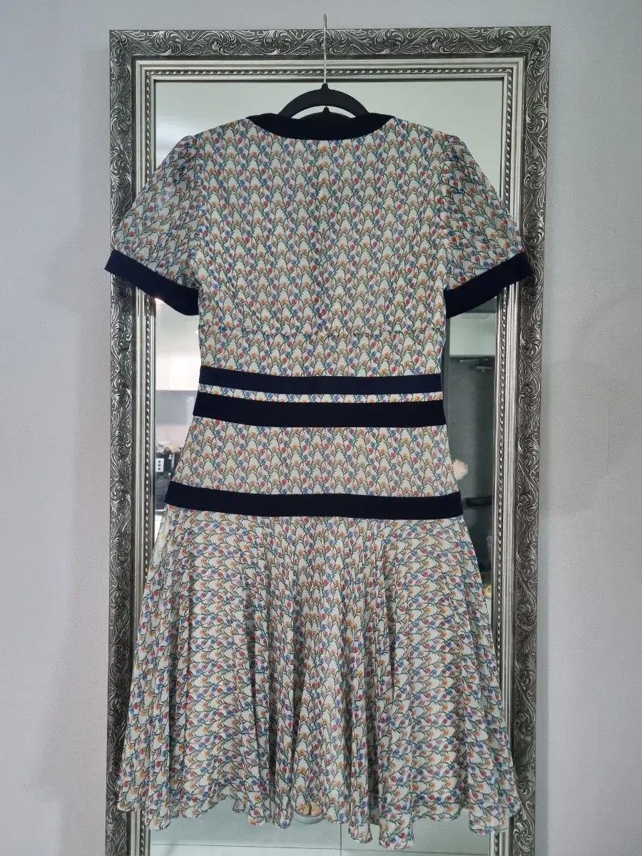 フィット感のある 英国ハイエンド BORA AKSU パープルアクシュ フラワー パータン プリーツ ONE PIECE 55 【最短翌日配送】