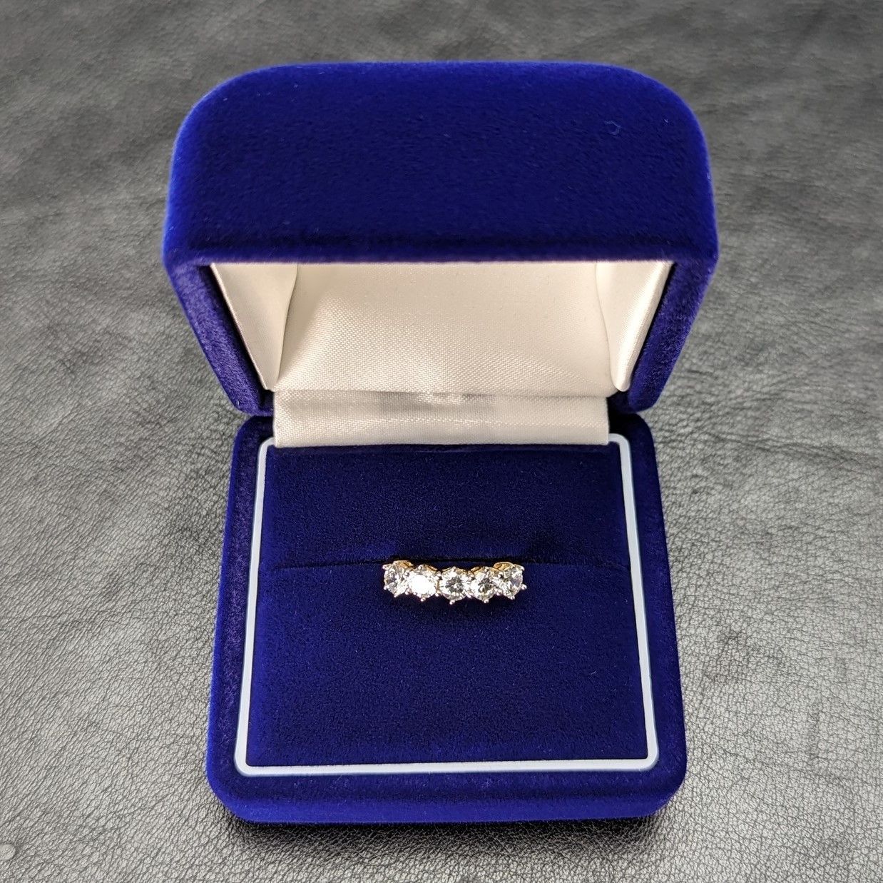 色々な 英国ヴィンテージ ジュエリー キュービックジルコニアx5 9ct 指輪