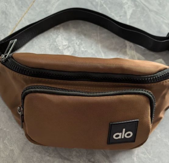 Alo Yoga アロー ヨガ ウエストバッグ Alo Yoga アロー ヨガ ウエストバッグ ショルダー バッグ - メルカリ