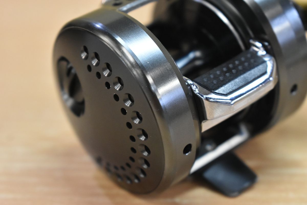 18カルカッタコンクエスト300 右巻き シマノ カルカッタコンクエスト