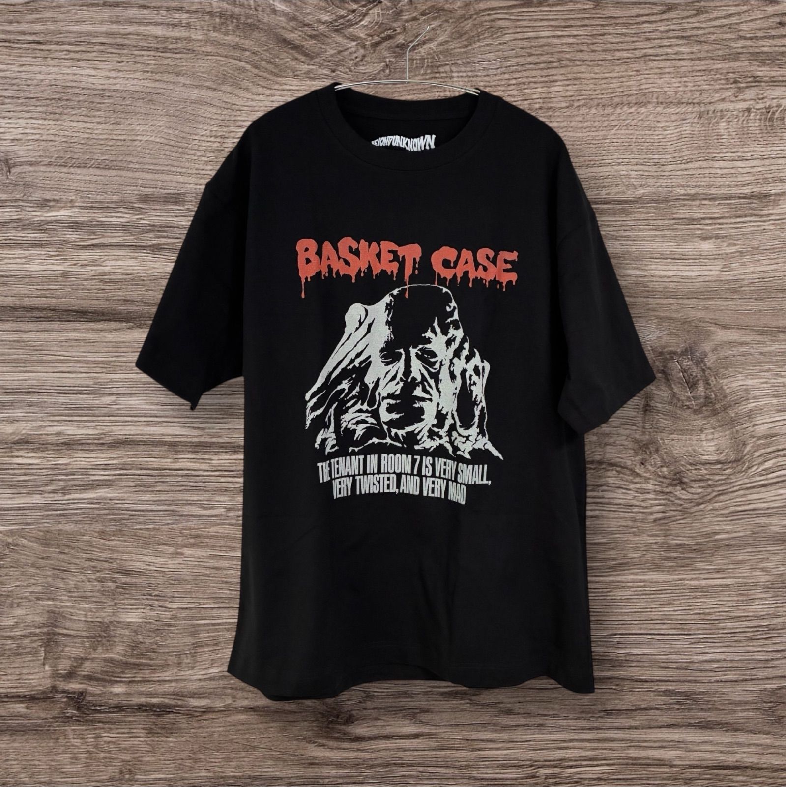 [BASKETCASE] バスケットケース Tシャツ T-Shirt (送料関税込み) 映画Tシャツ【 BASKET CASE／バスケット・ケース 】Tシャツ