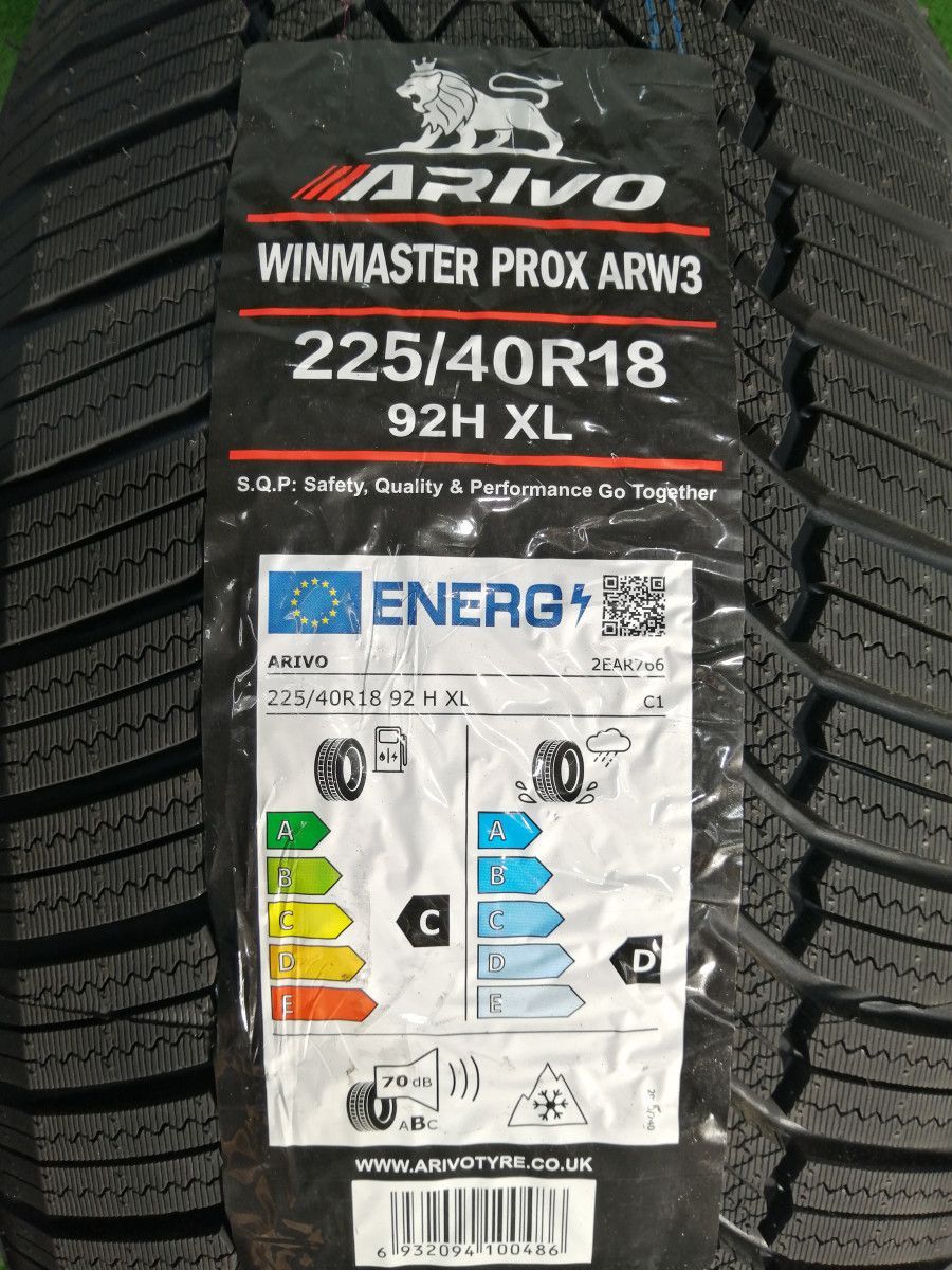 225 40R18