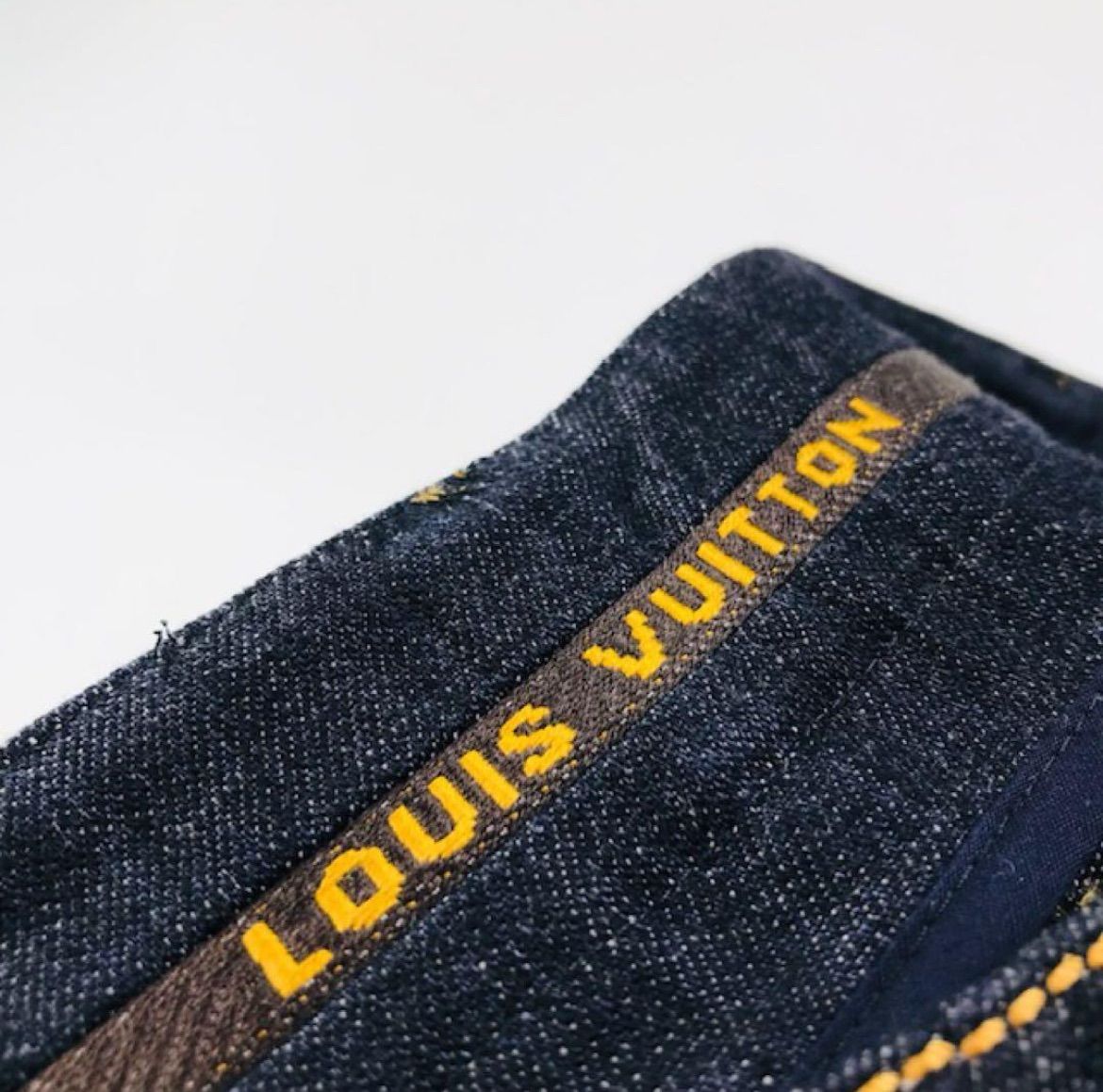 美品 LOUIS VUITTON・ルイヴィトン レディース ブランドロゴ刺繍ボタン
