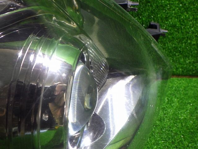 トヨタ　アイシス　純正ヘッドライト　左右セット　バラスト付き　中古品 アイシス ヘッドライト 左右 HID ZGM10/15 44-69 L バラスト付き