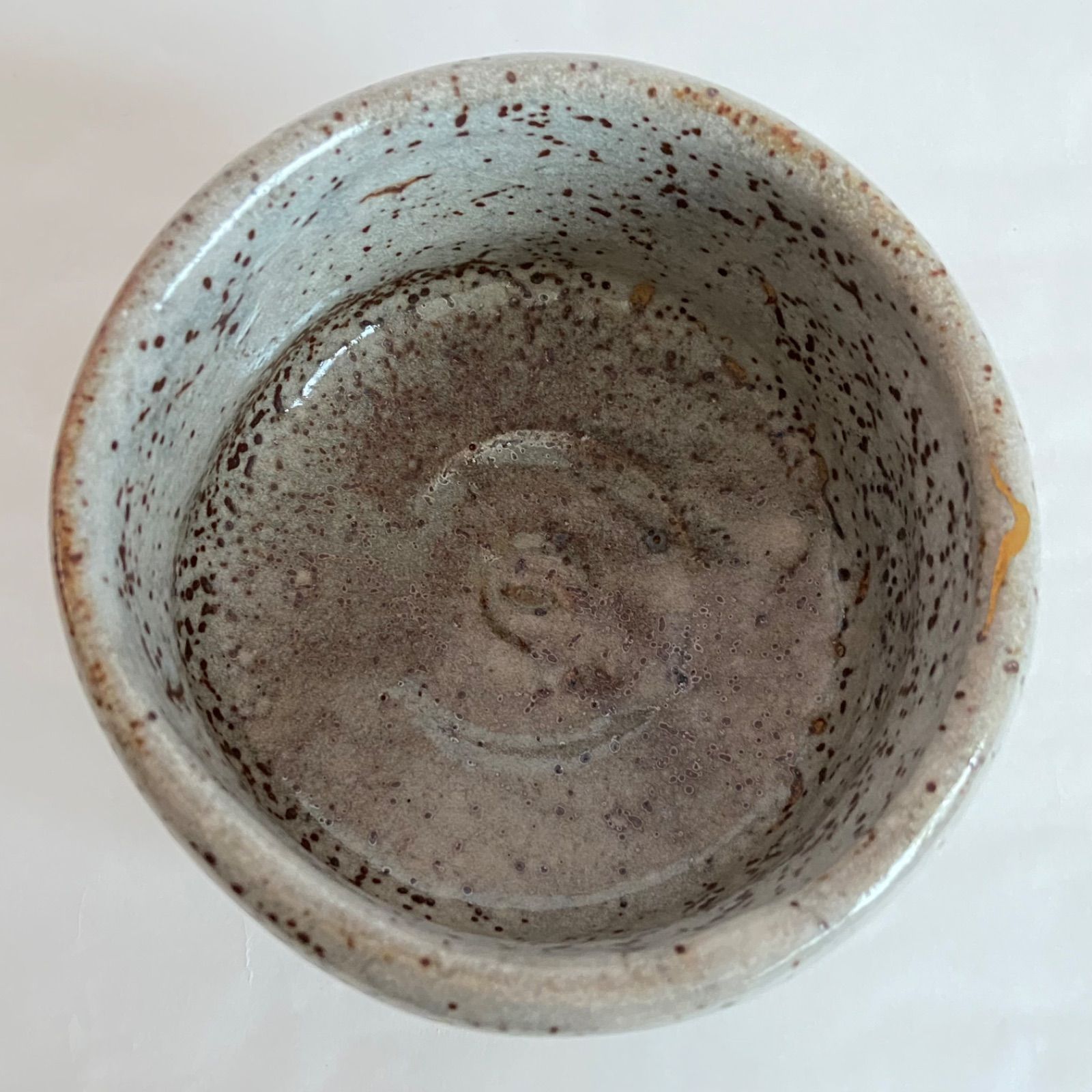 美しい古美術◆蔵から凄みのある古そうな鼠志野焼の抹茶茶碗が出て来ました。茶道具 美濃焼伝統工芸品協同組合 | 鼠志野抹茶茶碗