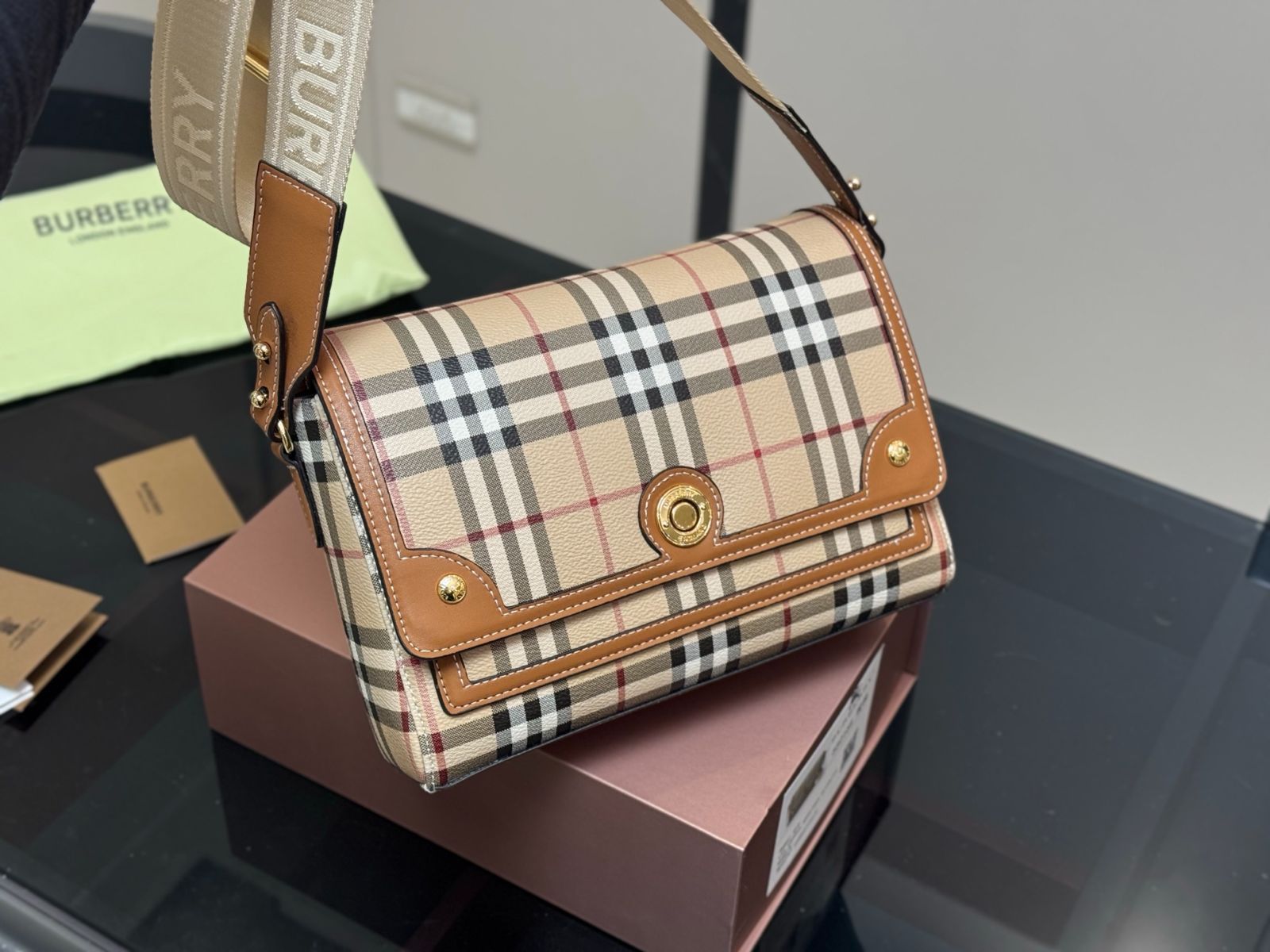 【関税&送料込】Burberry Printed Canvas Note Handbag Burberry Horseferry Print Canvas Note Crossbody Bag Natural