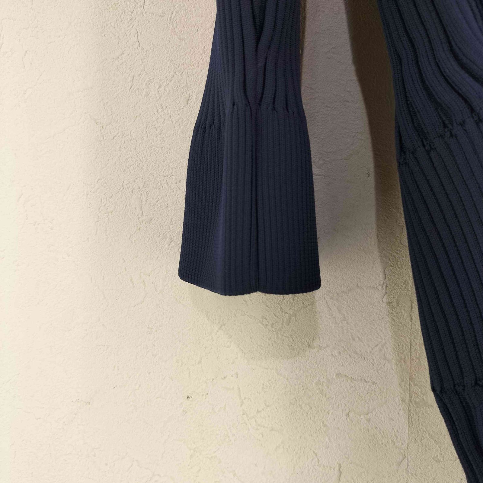 CFCL(シーエフシーエル) FLUTED LONG CARDIGAN レディース JPN：1  中古 古着 0846 シーエフシーエル CFCL FLUTED LONG CARDIGAN レディース JPN：1