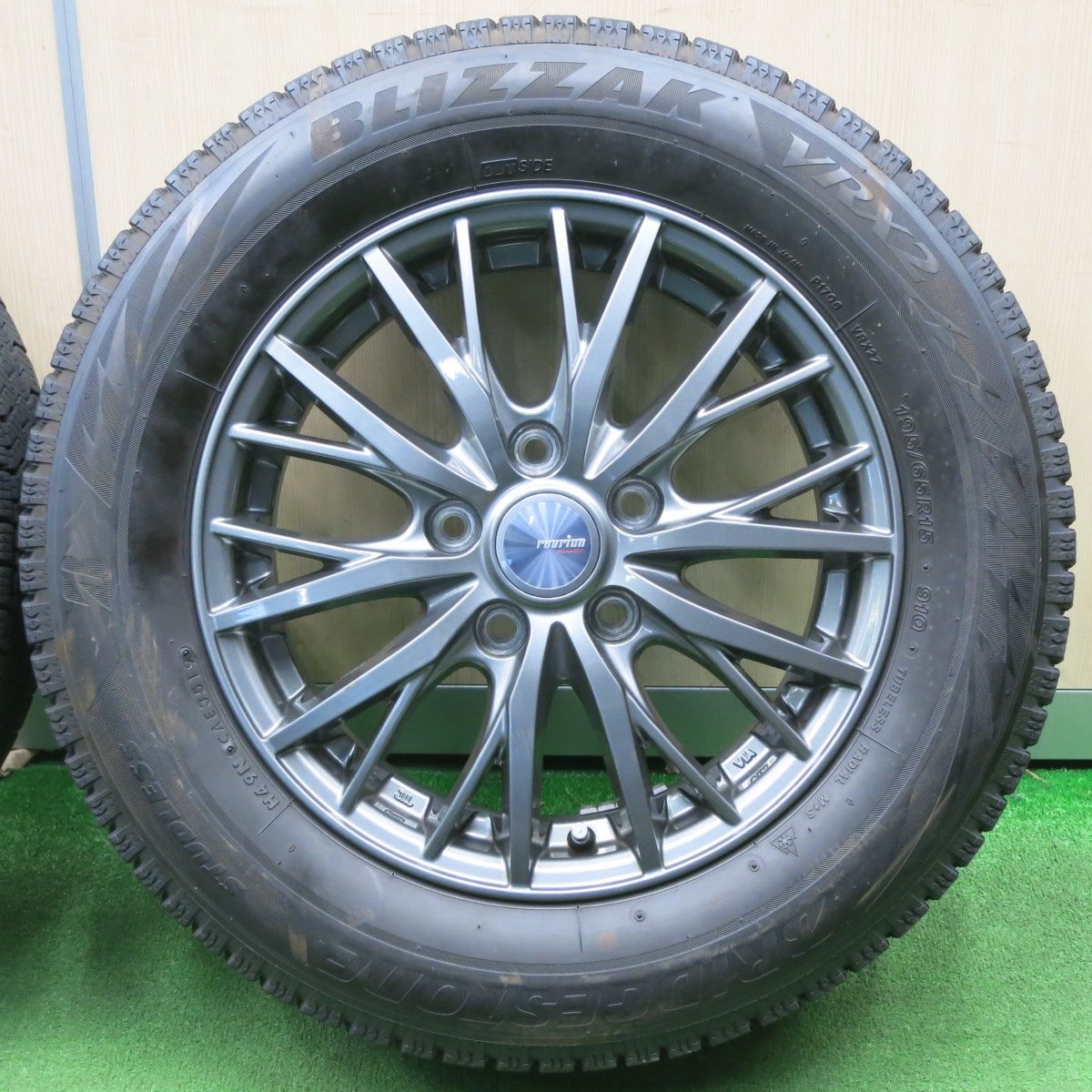 送料無料] バリ溝！キレイ！9分☆スタッドレス 195/65R15 ブリヂストン 
