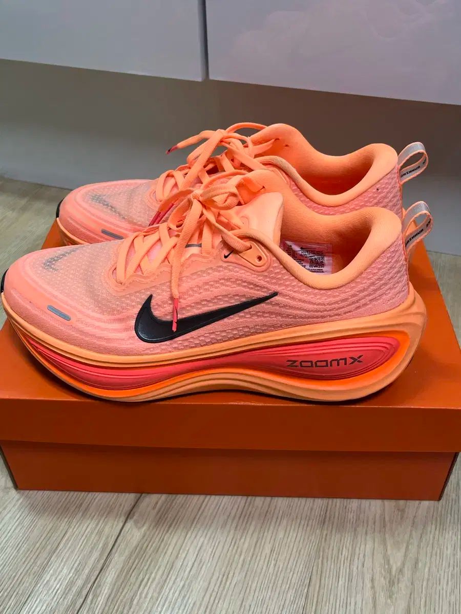 ナイキ ボメロ PLUS ランニングシューズ