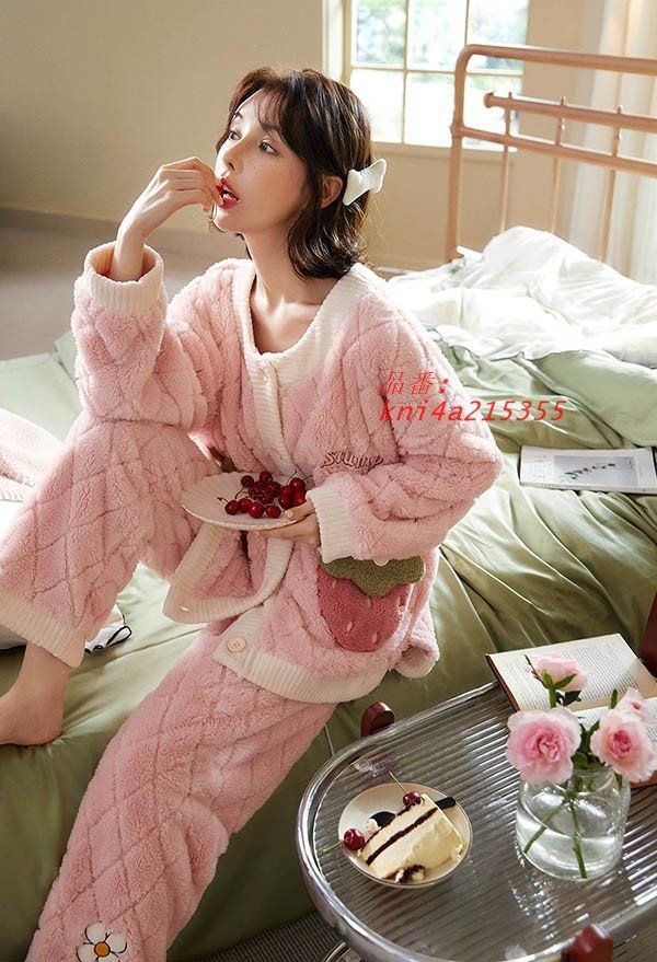 もこもこ ルームウェア 上下セット 苺柄 パジャマ 冬 ふわふわ 寝巻き 長袖 暖かい あったか 部屋着 大人用 前開き モコモコ kni4a215355 DECORATOM_COM_BR